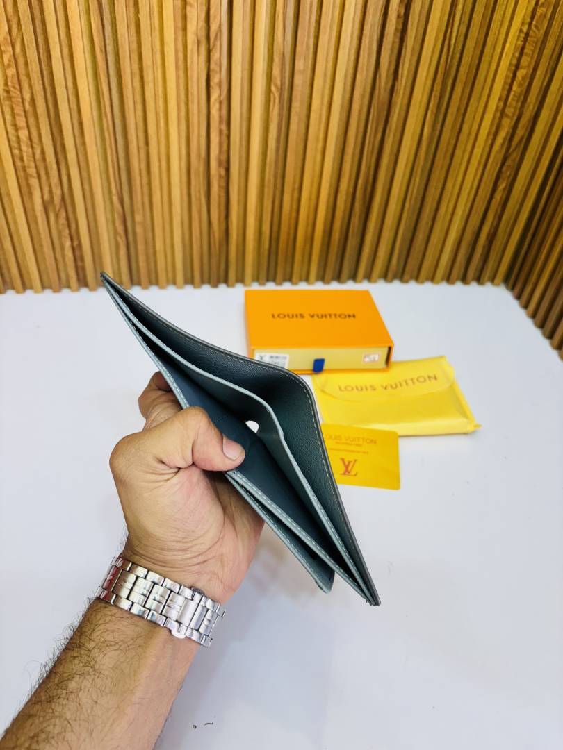 113 LV LOIUS VUTTON PREMIUM QUALITY WALLET