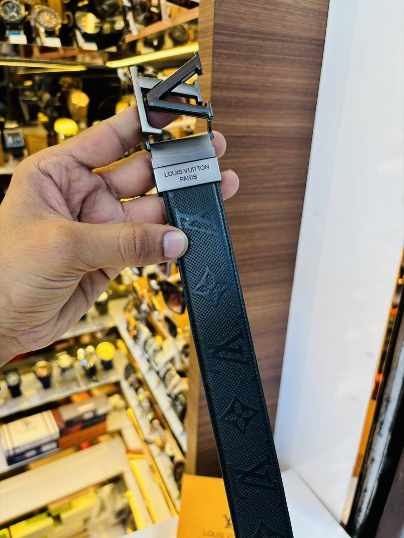 50 LV LOIUS VUTTON PREMIUM QUALITY REVERSIBLE BELT