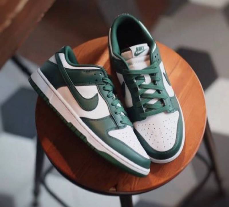 Nike dunk low varsity green