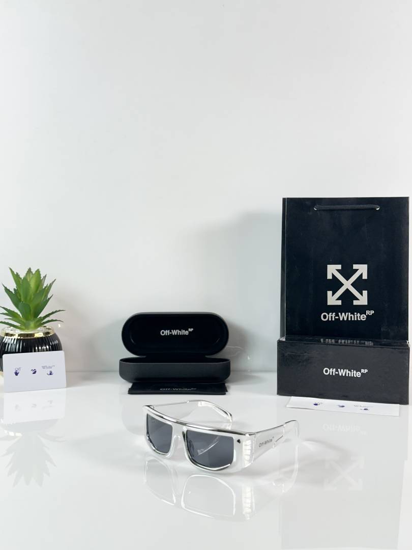 OFF_05_Chrome_Black
