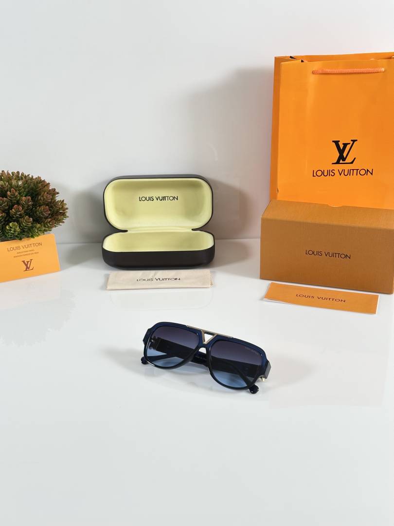 Louis Vuitton_105_Blue
