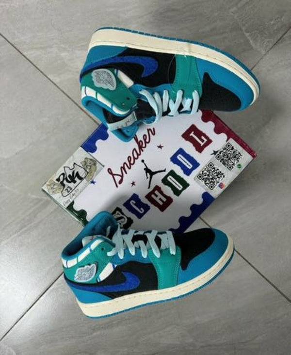 Nike Air Jordan 1 Mid Sneaker School