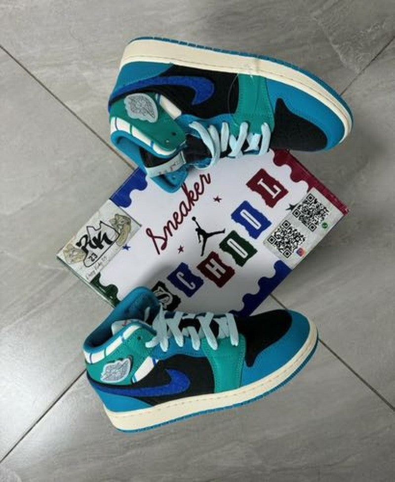 Nike Air Jordan 1 Mid Sneaker School