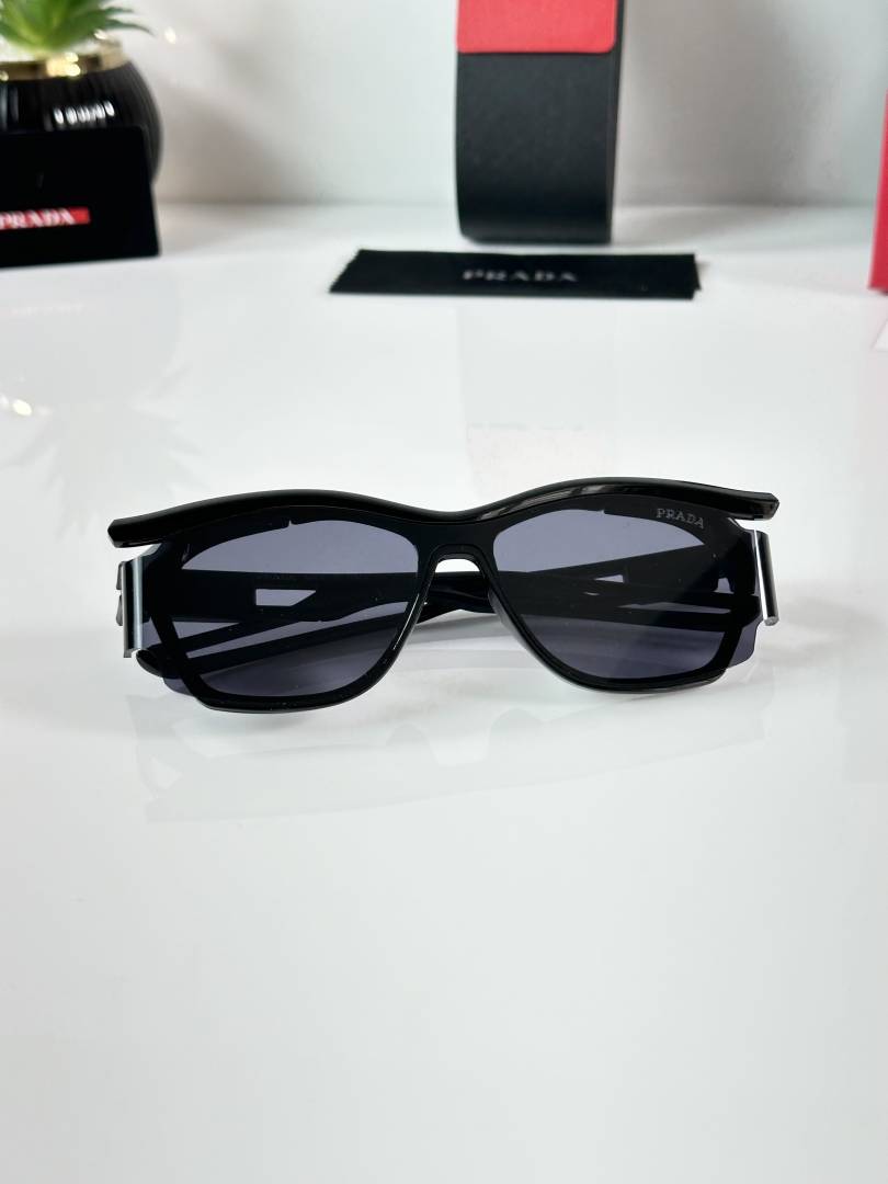 PR 8899 Black