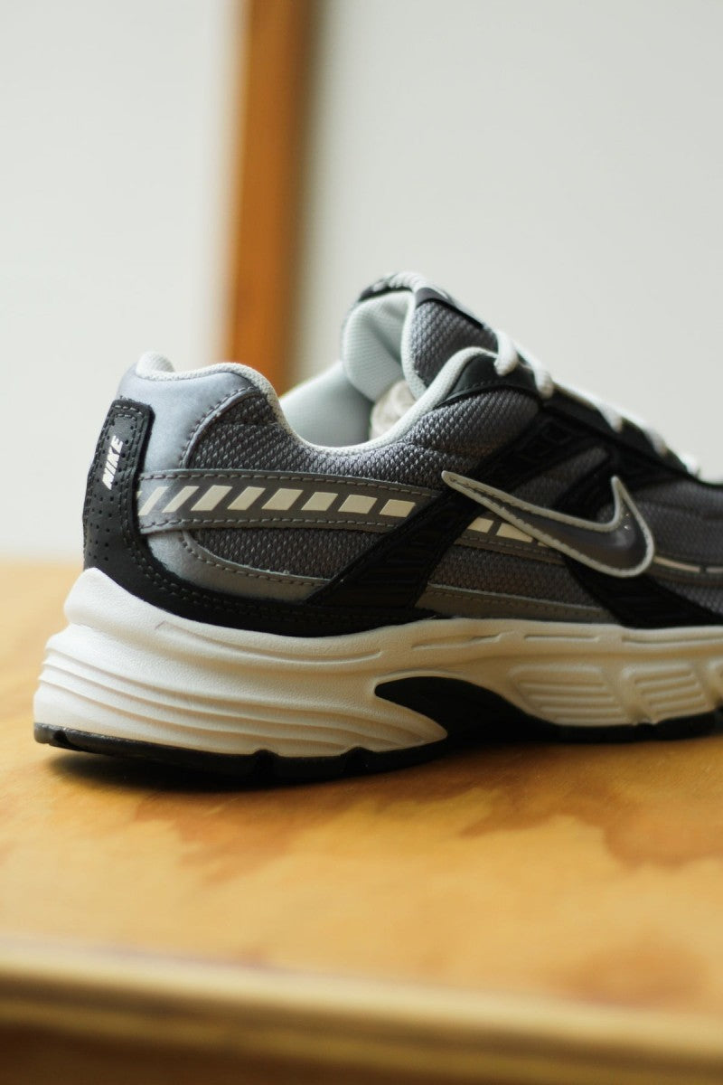 Nike Initiator Anthracite Smoke Grey