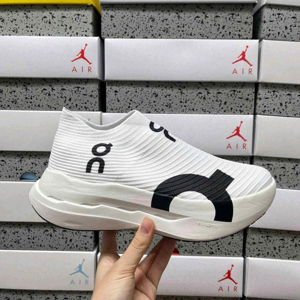 On Running CloudBoom Strike LS White Black 1014