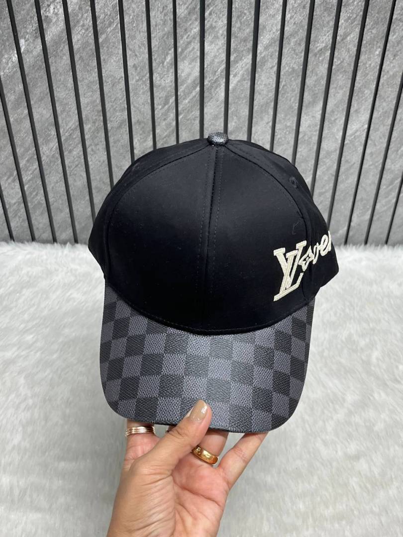 Louis Vuitton_Signature_Lovers_Side_Logo_Black_Premium_Unisex_Cap_With_Safety_Box