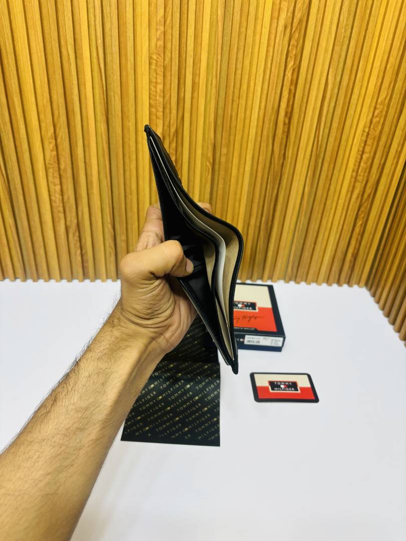 106 TOMMY HILFIGAR PREMIUM QUALITY WALLET