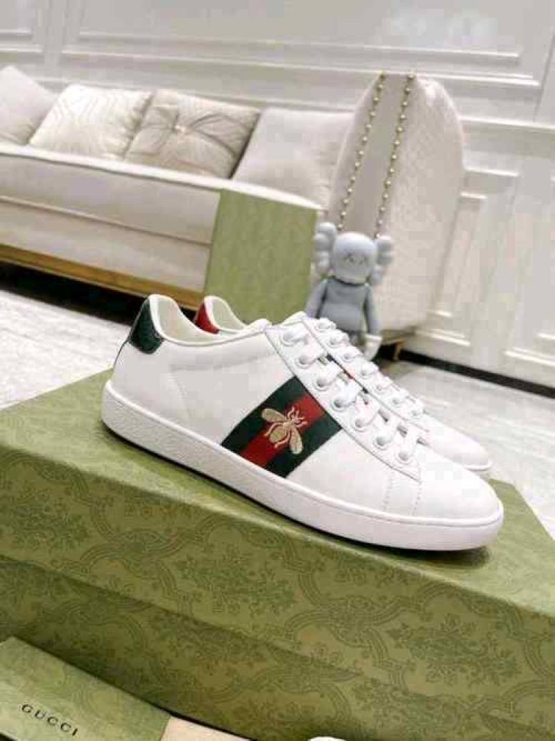 Guucci Bee Ace Sneakers With All Accessories