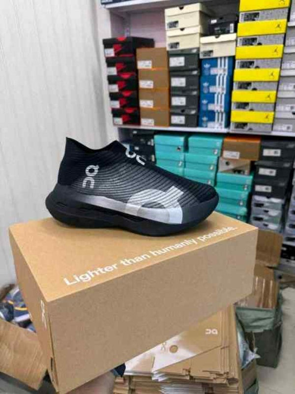 On CloudBoom Strike LS BlackSilvery 527