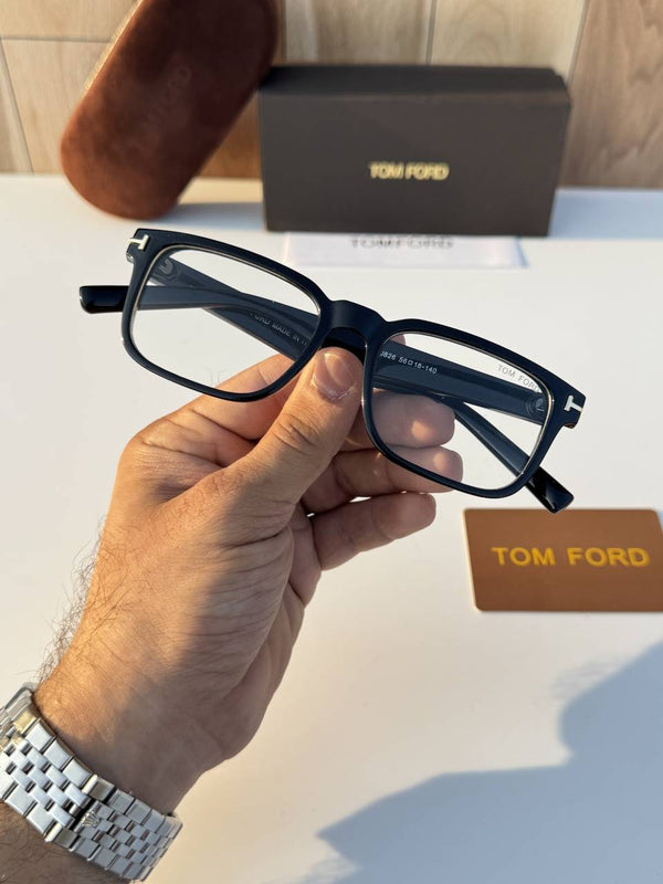 Tom forr_826_black_plano