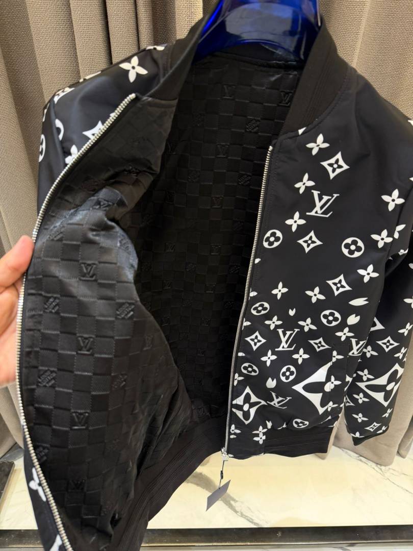 Louis Vuitton IMPORTED REVERSE JACKET STORE ARTICLE