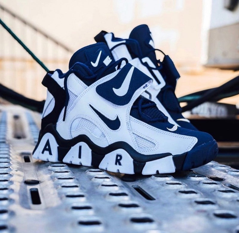air barrage mid navy blue white