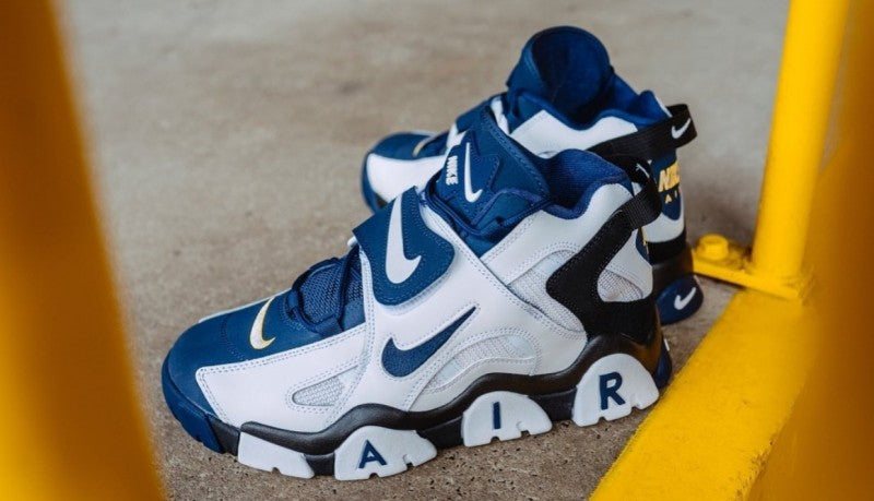 air barrage mid navy blue white