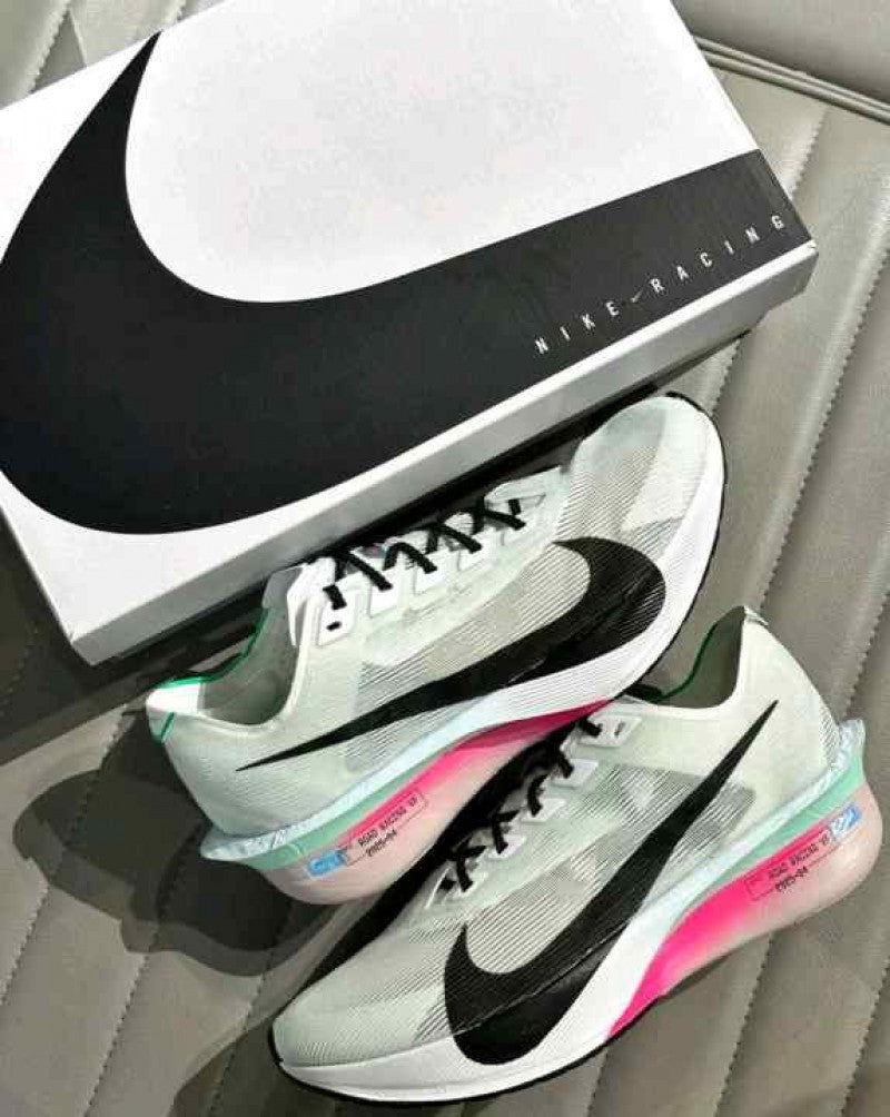 Nike_Zoom_X_Vaporfly_Next%_4 White Hyper Pink Mint Foam Black