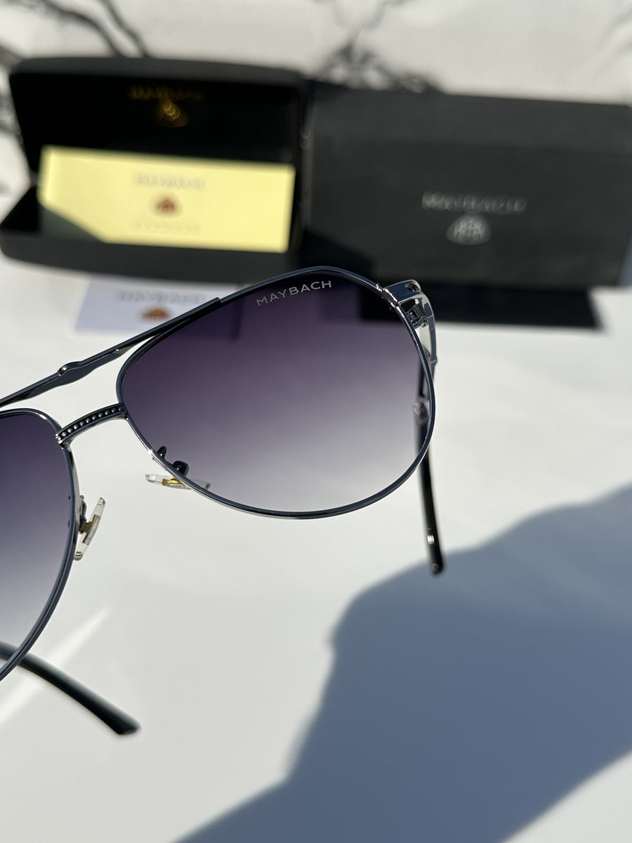 Maybach_72318_silver_black