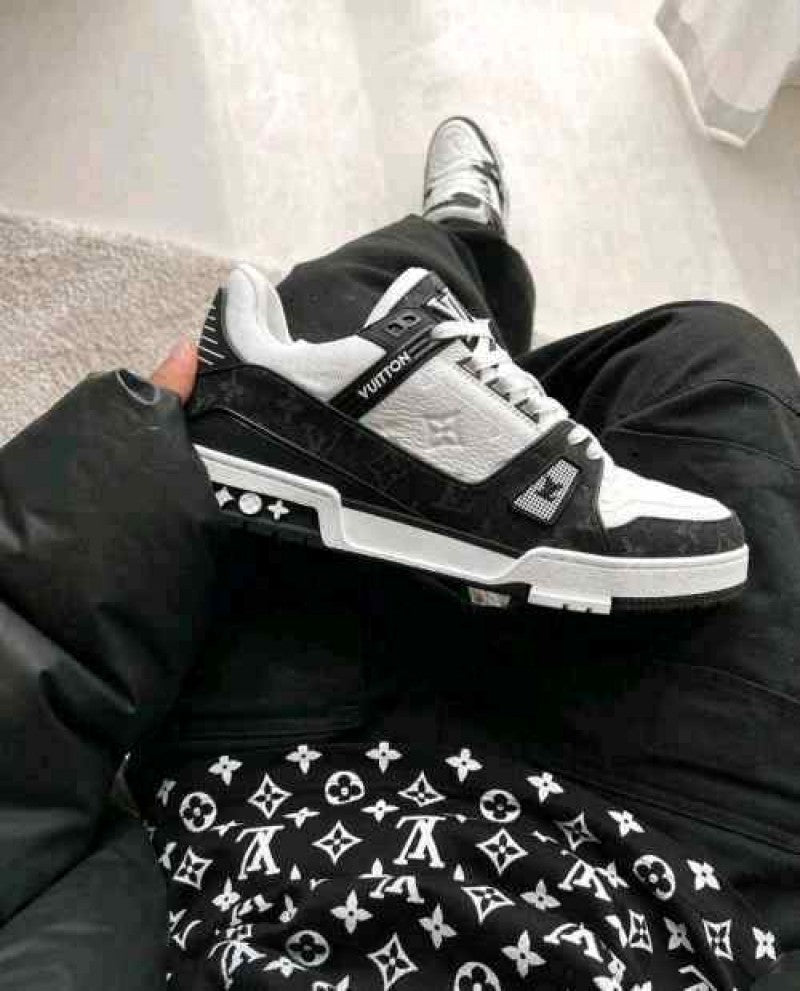 Louis Vuittonn LV Trainer Black White