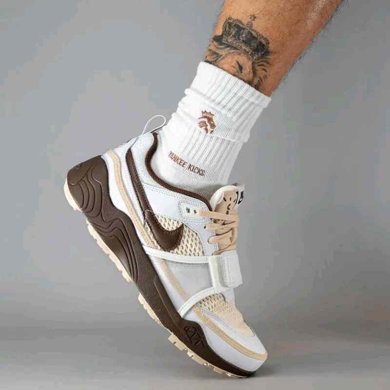 Nike Zoom Field Jaxx Travis Scott Light Chocolate