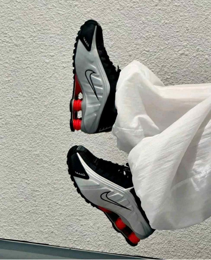 Nike Shox R4 Black Metallic Silver 303
