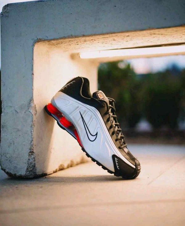 Nike Shox R4 Black Metallic Silver 303