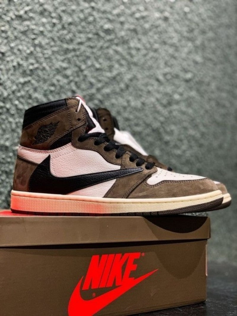 Nike TRAVIS SCOTT X AIR JORDAN 1 RETRO HIGH OG MOCHA SURPLUS SEMI UA