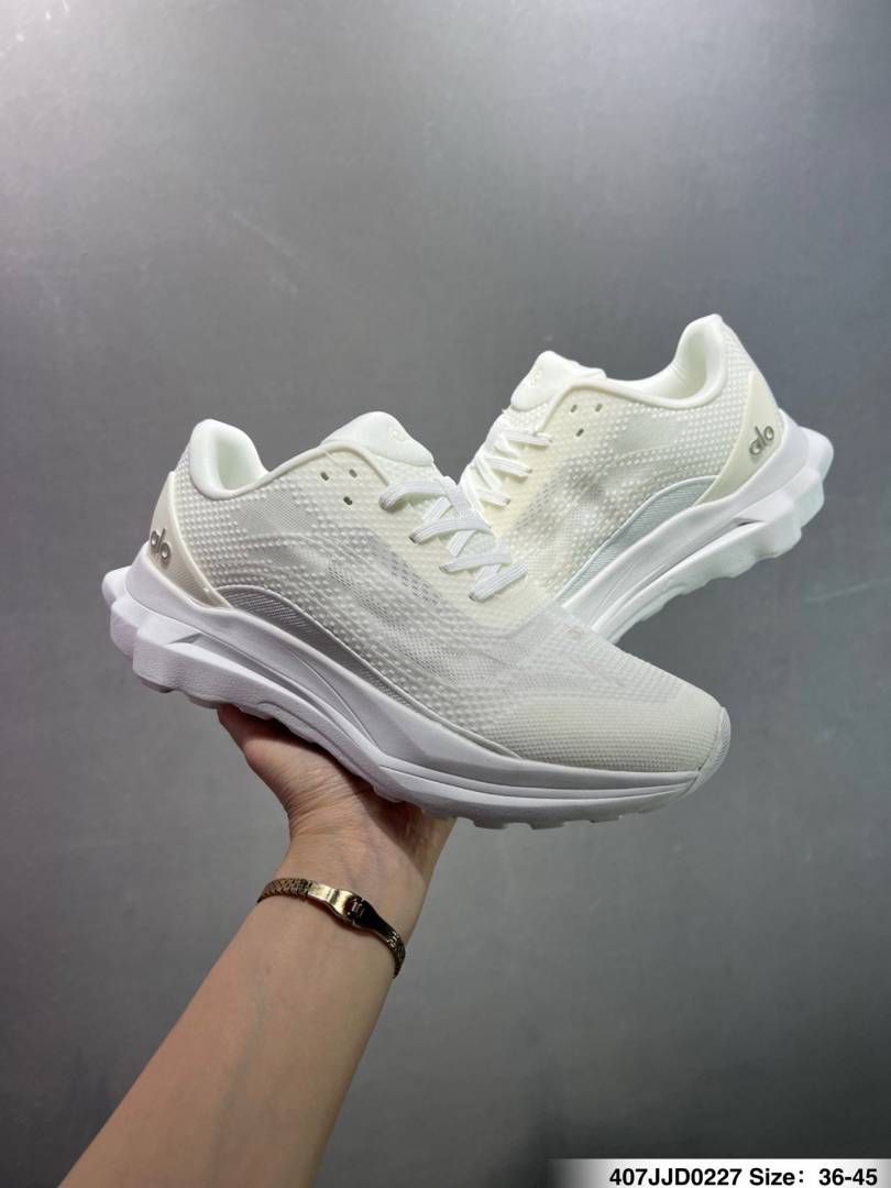 Alo Yoga Runner Triple White