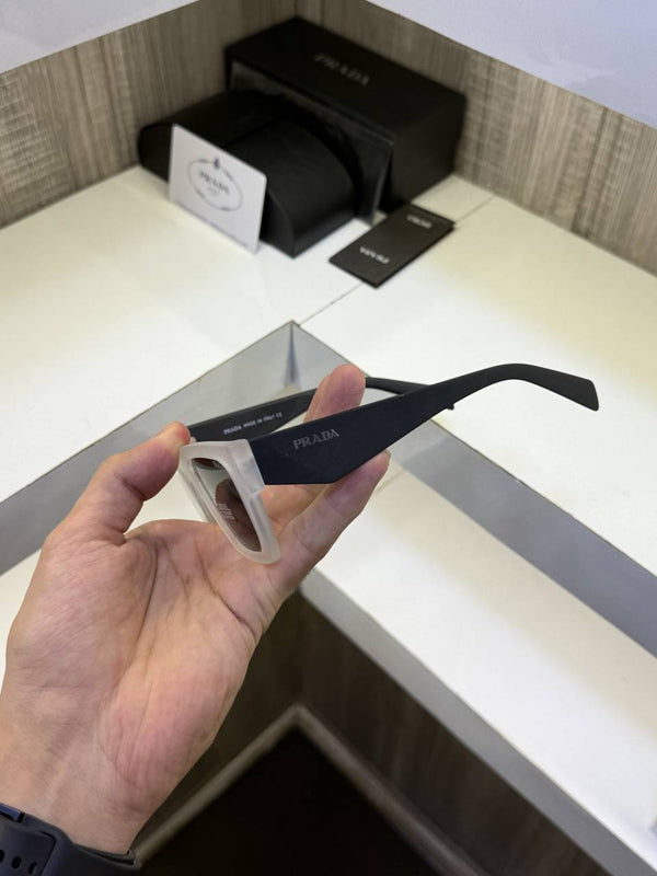 Prada 11 Sunglass (WhiteBlack)