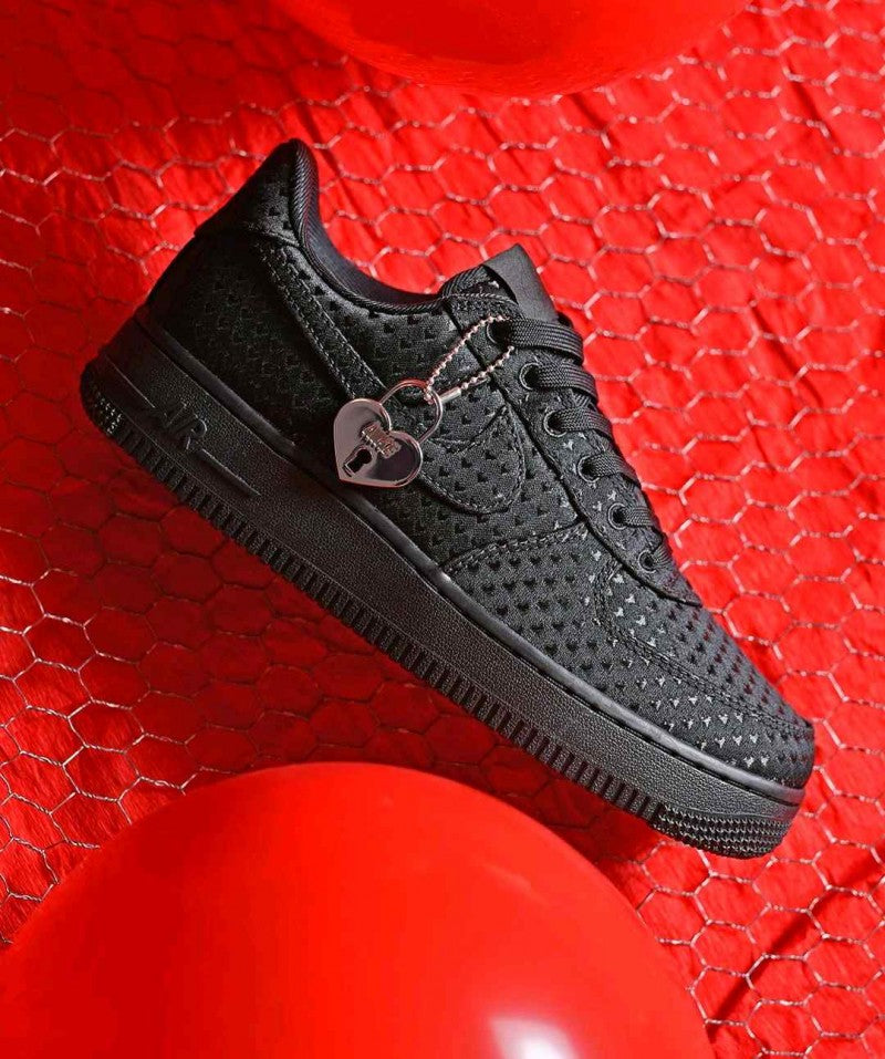 Nike AirForce 1 07 Valentines Day