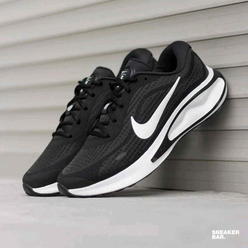 Nike Journey Run White Black