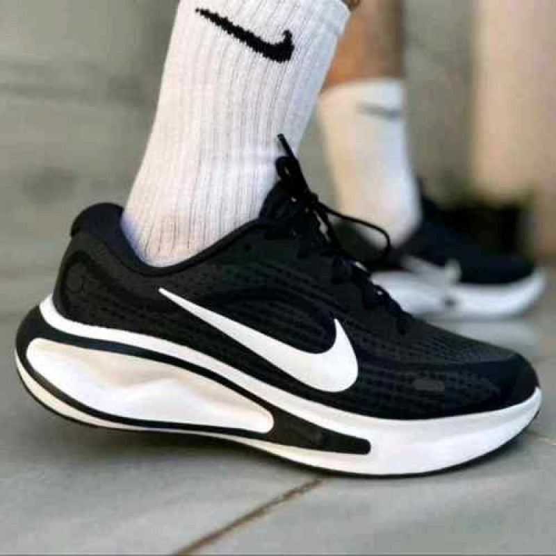 Nike Journey Run White Black