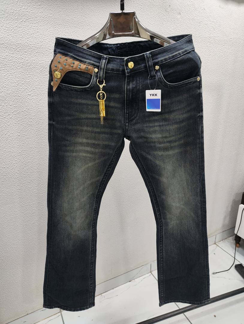 TRUE RELIGION IMPORTED STORE ARTICLE JEANS