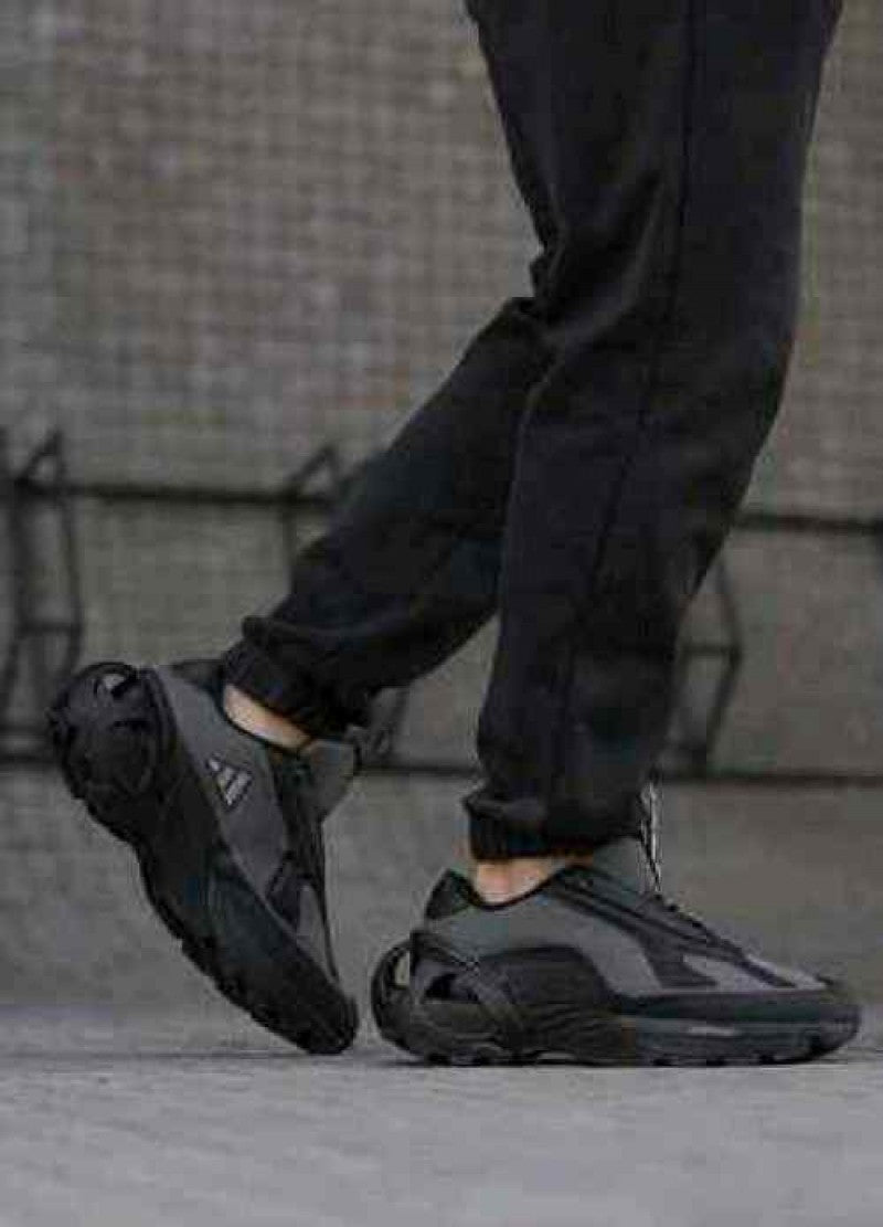Adidas Wonder Runner All Black