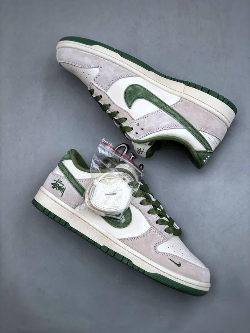 Nike SB DUNK X STUSSY WHITE ARMY GREEN SUEDE