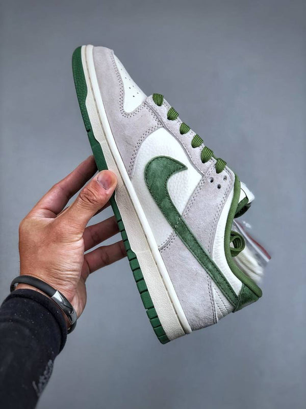 Nike SB DUNK X STUSSY WHITE ARMY GREEN SUEDE