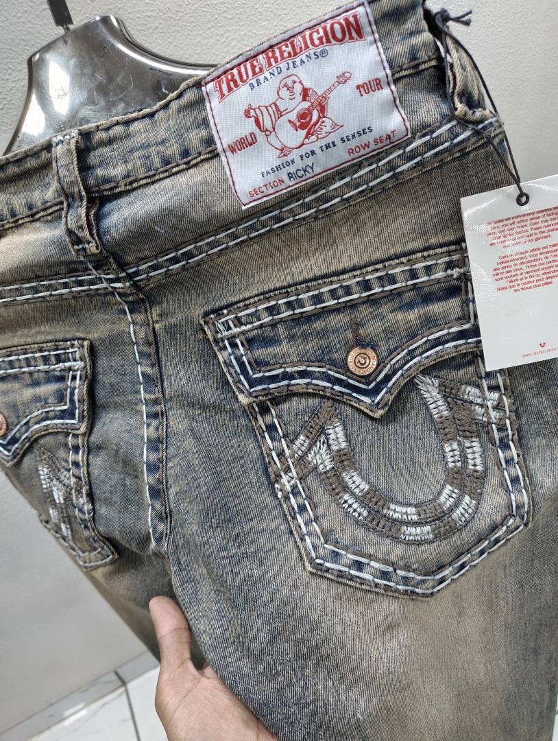 TRUE RELIGION IMPORTED STORE ARTICLE JEANS