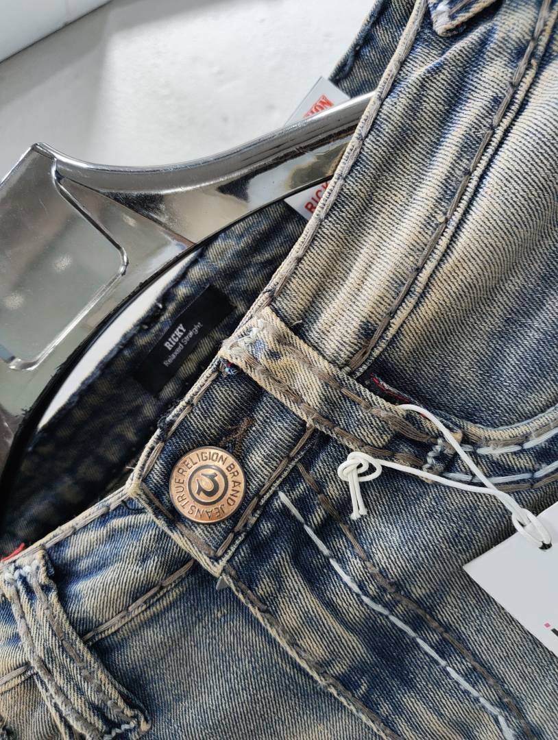 TRUE RELIGION IMPORTED STORE ARTICLE JEANS