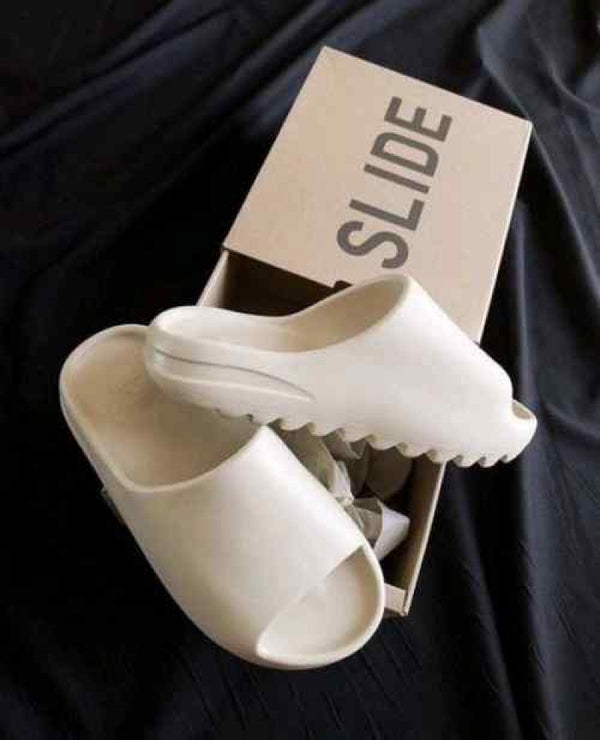 Adidas Yeezy Slide Bone UA