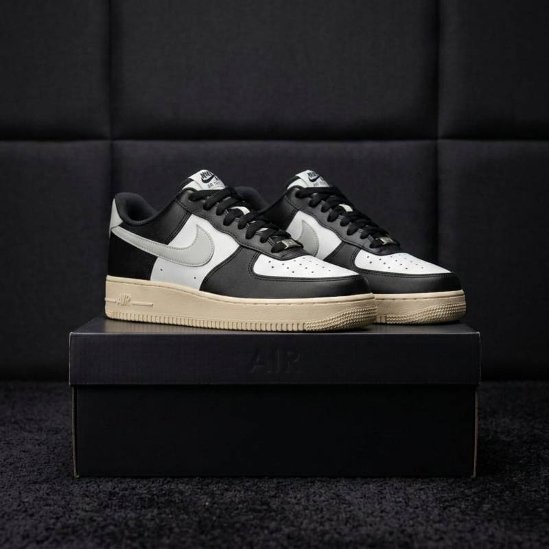 Nike AIRFORCE 1 LOW WHITE LIGHT SILVER COCONUT MILK BLACK