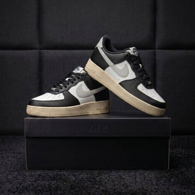 Nike AIRFORCE 1 LOW WHITE LIGHT SILVER COCONUT MILK BLACK