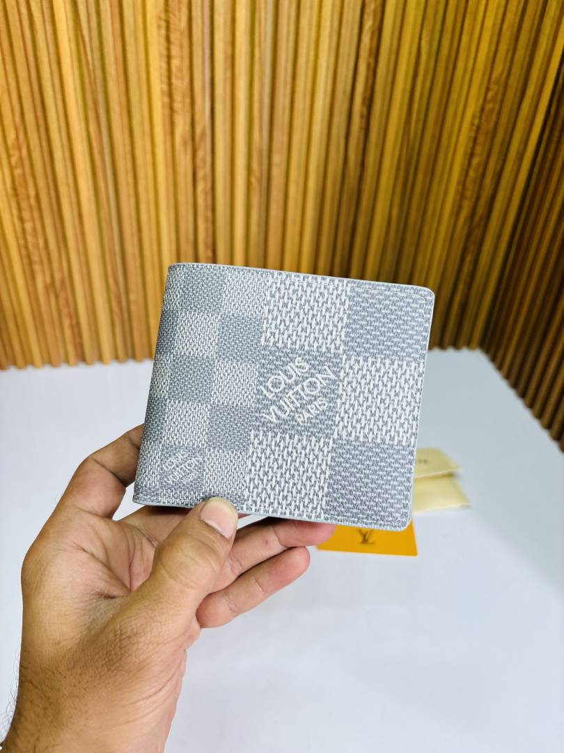 124 LV LOIUS VUTTON PREMIUM QUALITY WALLET
