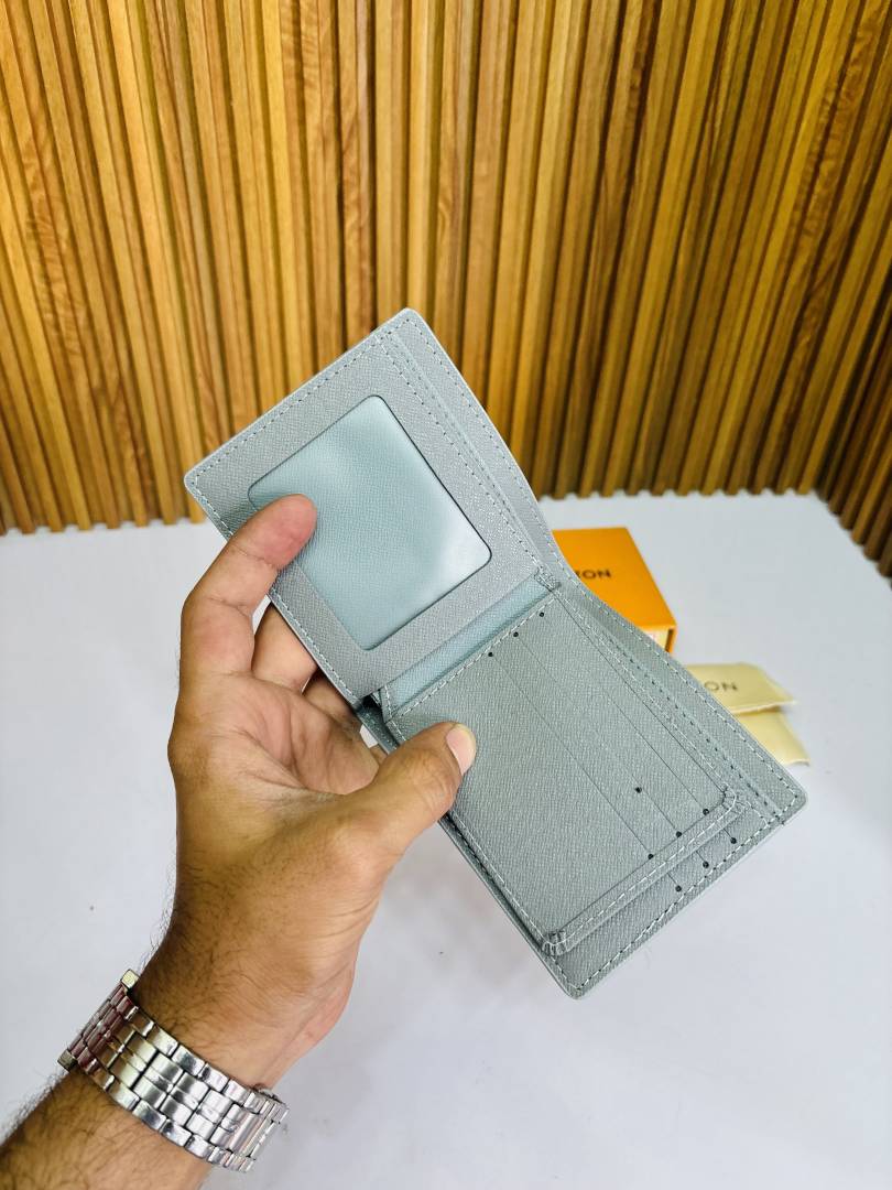 124 LV LOIUS VUTTON PREMIUM QUALITY WALLET