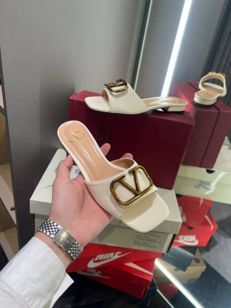 Valentino_Garavani_V_Buckle_Slide_With_OG_Box_&_Carry_Bag_(White-942)