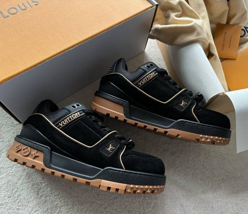 Lv trainer maxi black gum