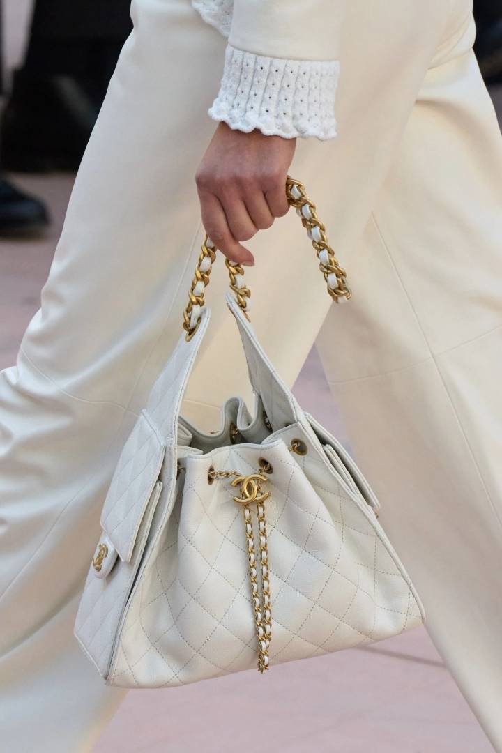 Chanel_25_Medium_White_ShoulderBag_With_OriginalPacking_Highend_NoReturn