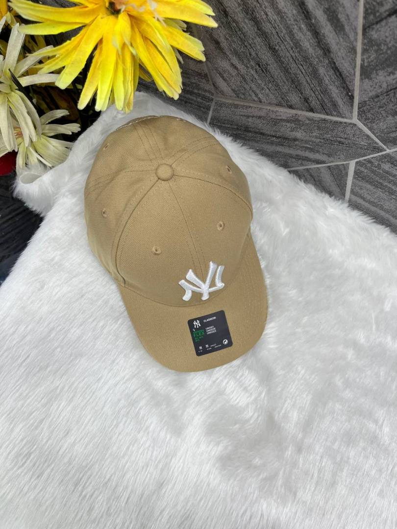 New York Yankees Beige Premium Baseball Cap (With Safety Box)