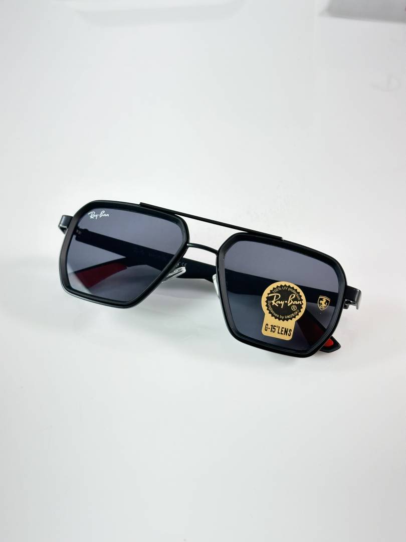 RB 010 Black