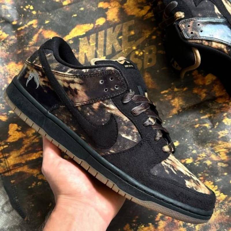 SB Dunk Low Pushead 2.0