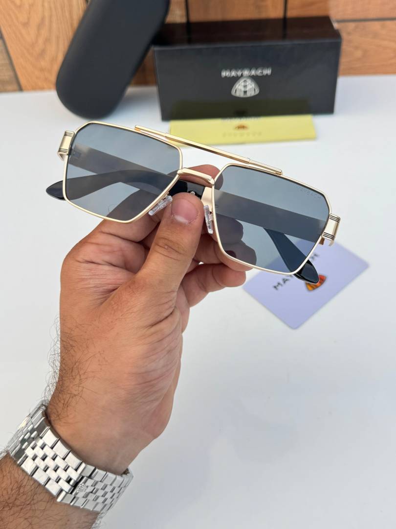 Maybach7345_gold_black