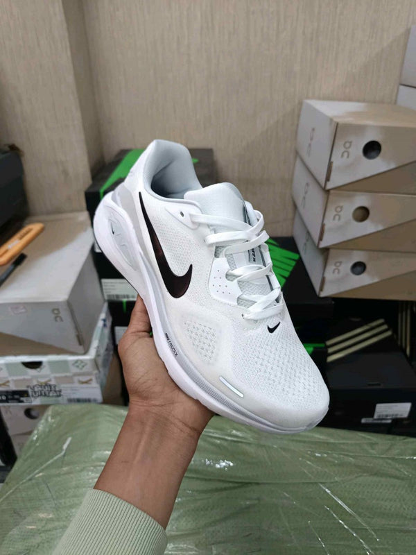 Nike Structure 26 black white 415