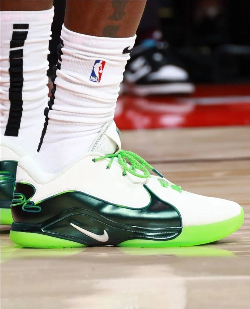 Nike LEBRON 22 JAMES GAME 2025